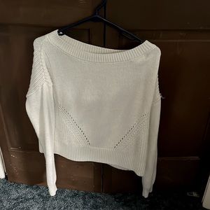I’m selling a white sweater that is perfect for fall or winter!